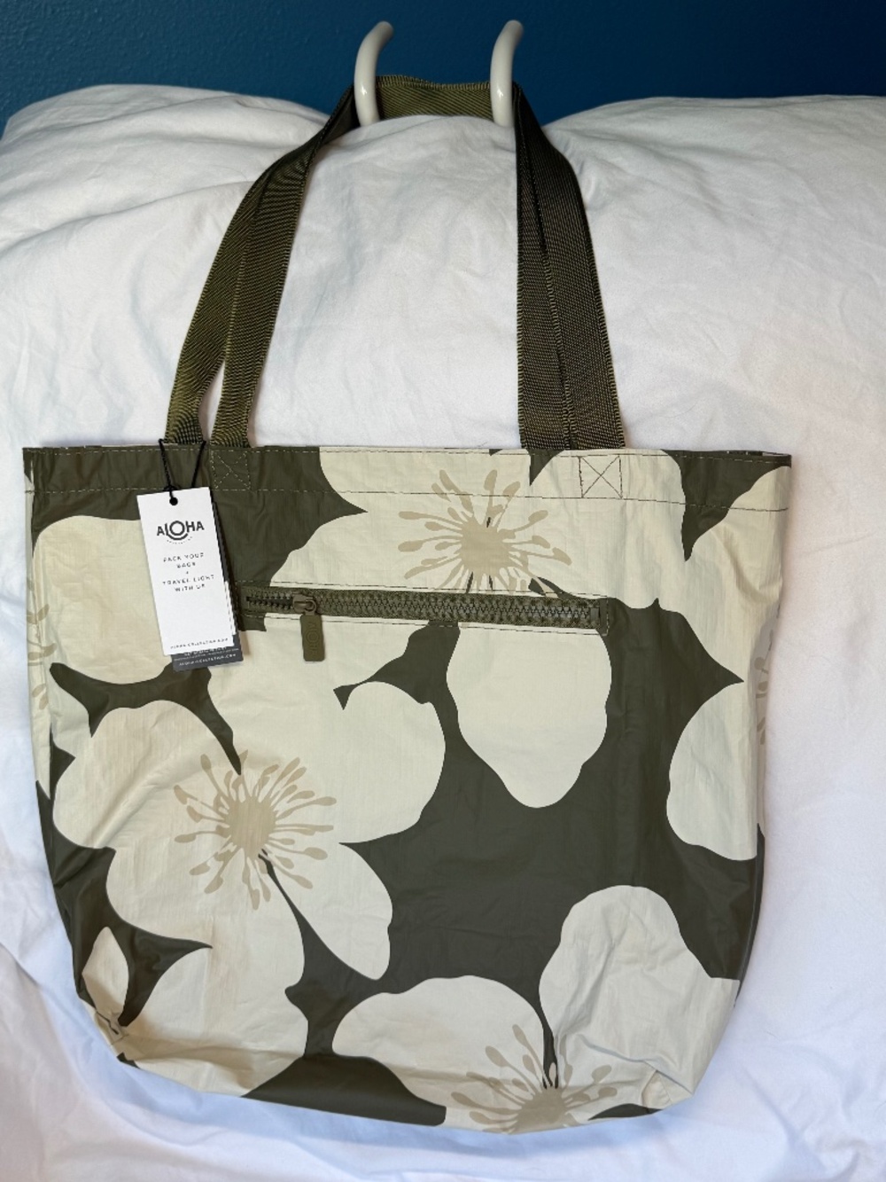 NWT ALOHA Collection Reversible Tote Olive Sandstone DISCONTINUED